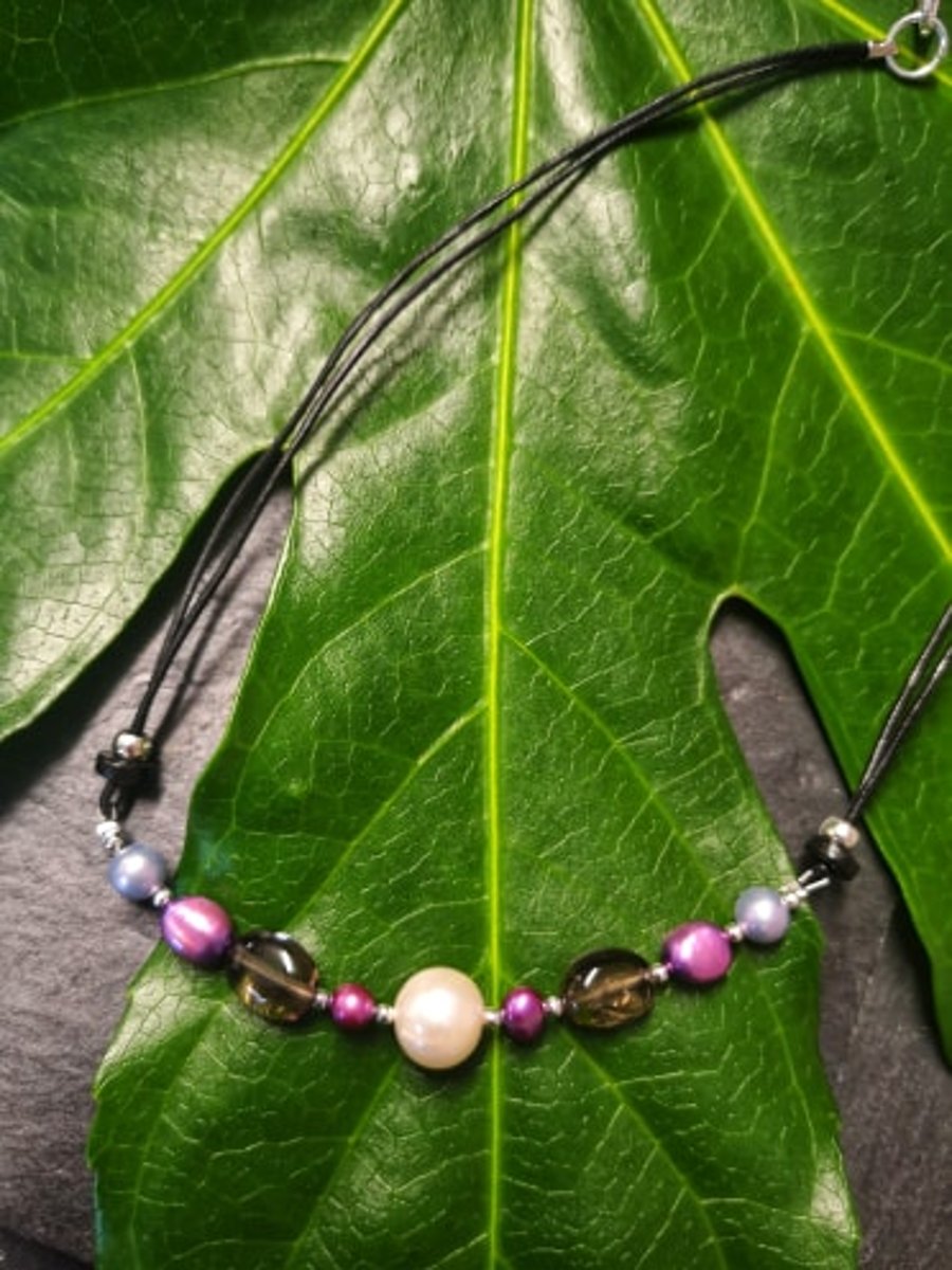 Leather gemstone necklace 