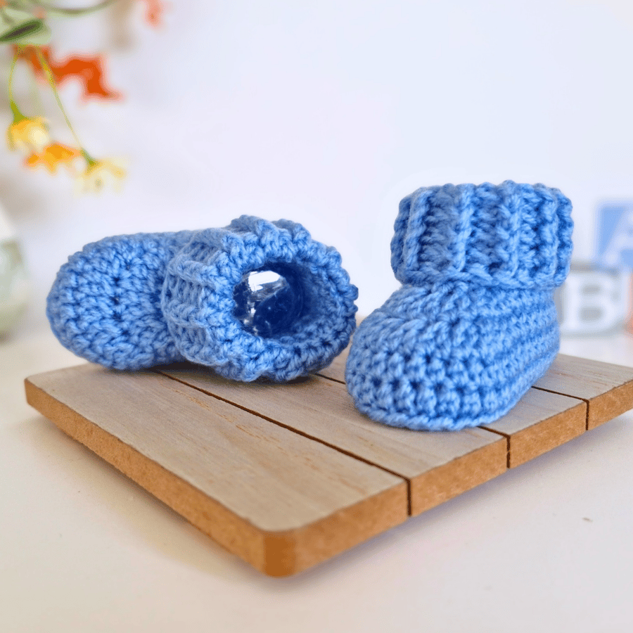Crochet Baby Booties with Ribbed Folded Cuff