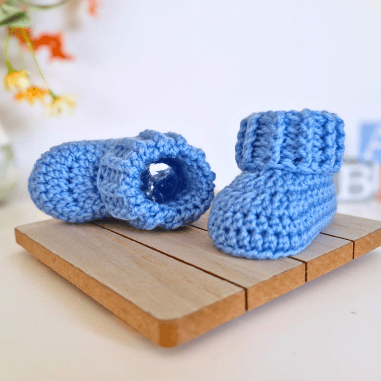 Crochet Baby Booties with Ribbed Folded Cuff