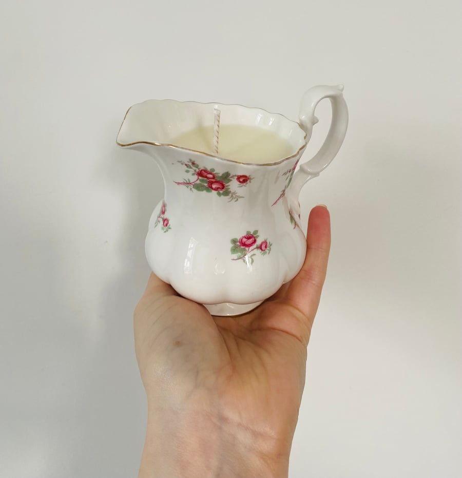 Rosy Plums & Patchouli Milk Jug Candle 