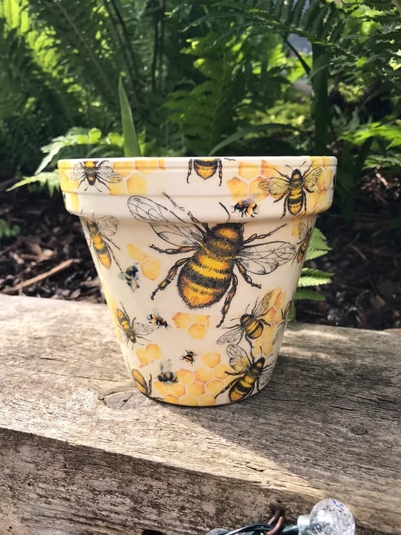 Large Handcrafted decoupaged 155mm Diameter "Bee and Honeycomb" Terracotta pot