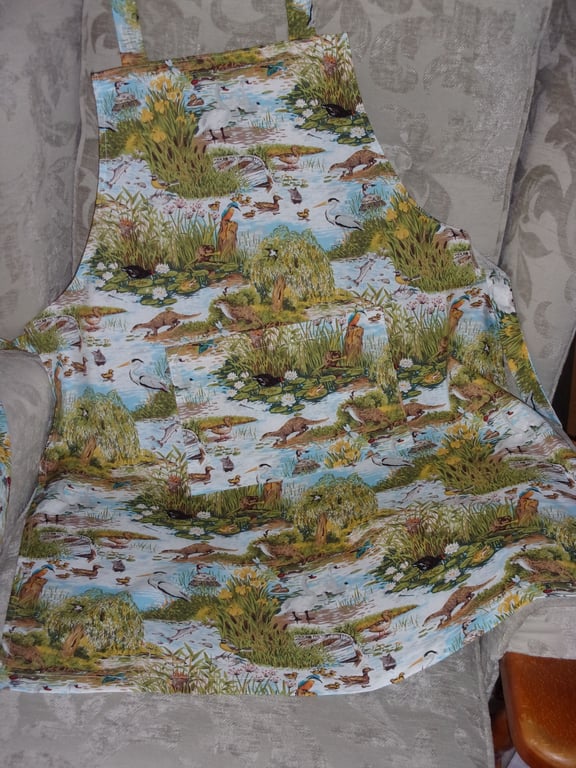 Adult Apron with Scenes From the Riverbank