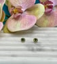 Simply beautiful ear studs with peridot and sterling silver(925)