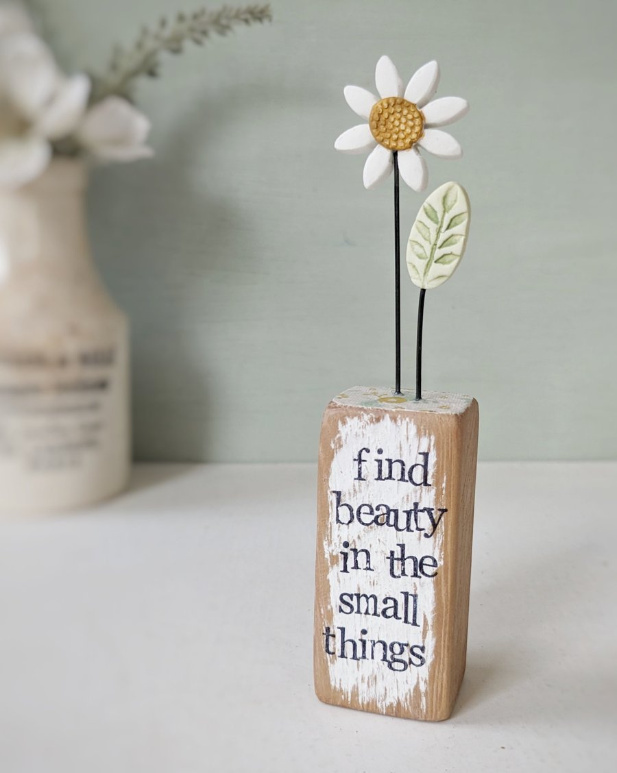 Clay Daisy Flower in a Printed Wood Block 'Find Beauty in the Small Things'