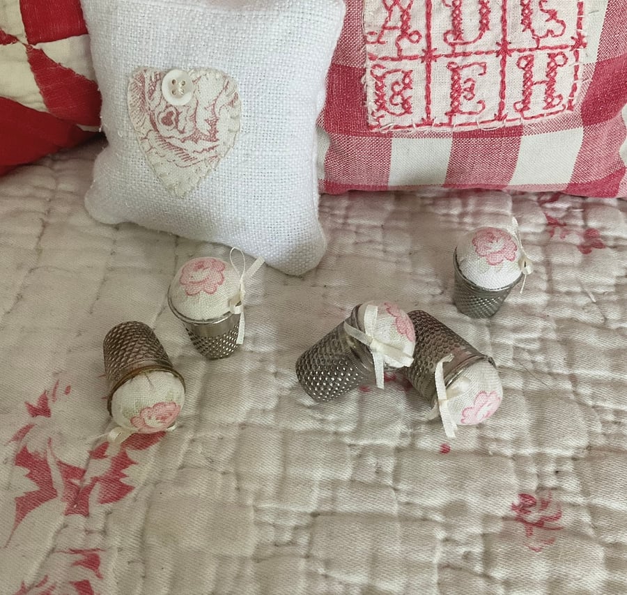 Thimble pin cushion