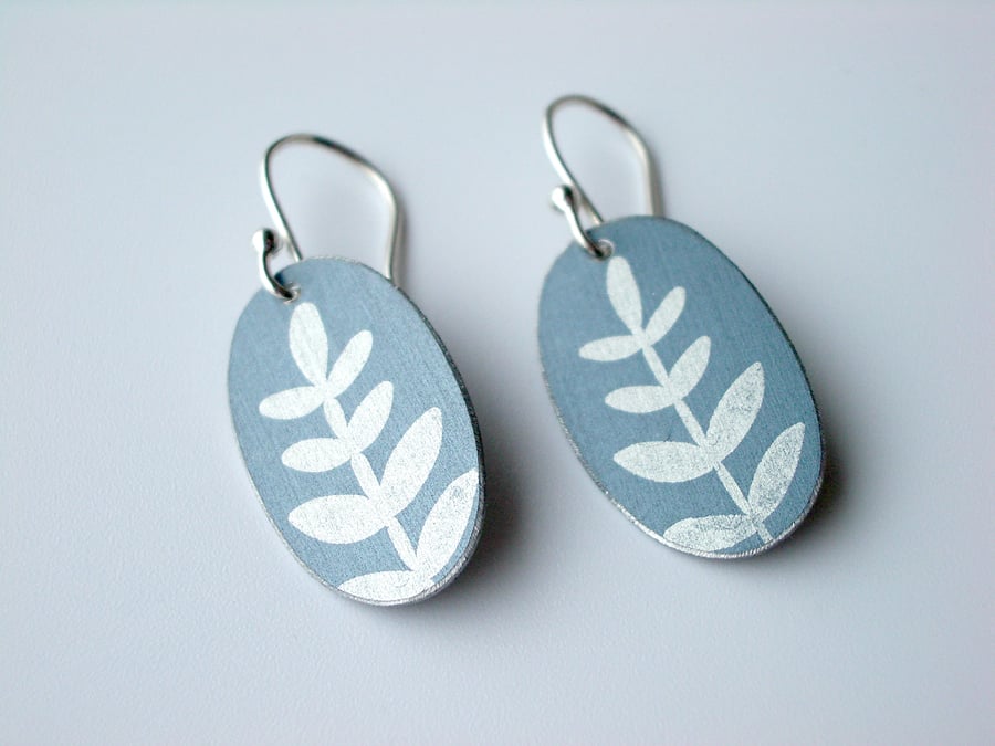 Grey leaf oval earrings