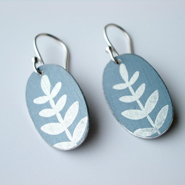 Grey leaf oval earrings