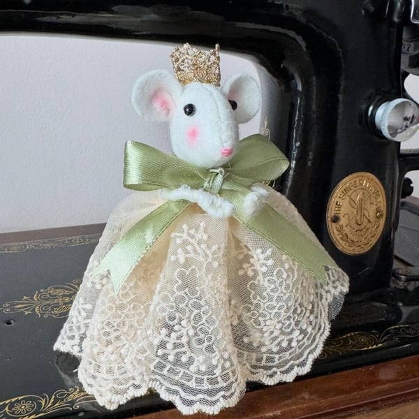 Heirloom Felt Mouse Wearing Vintage Lace Dress