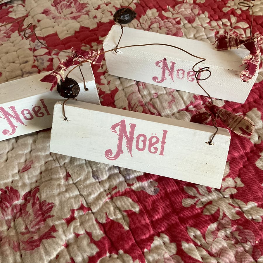 Wooden Noel sign