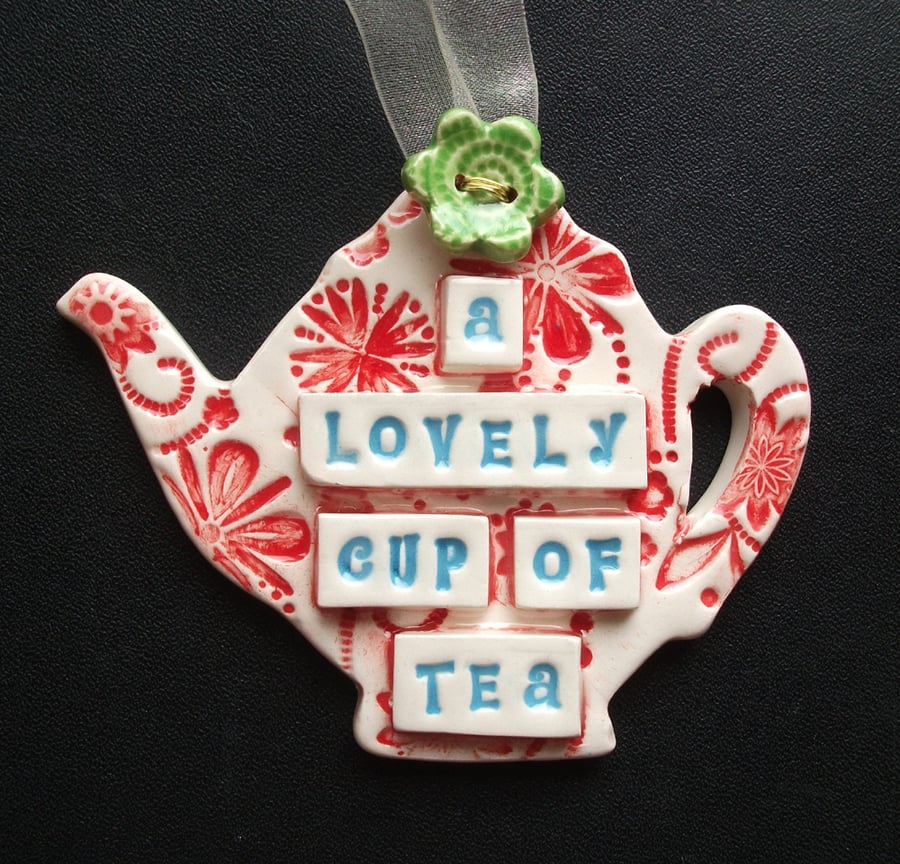 Ceramic teapot decoration with button flower