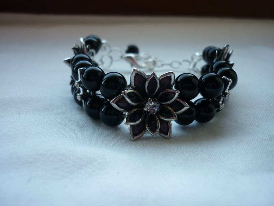 BLACK AND SILVER FLOWER BRACELET.  699