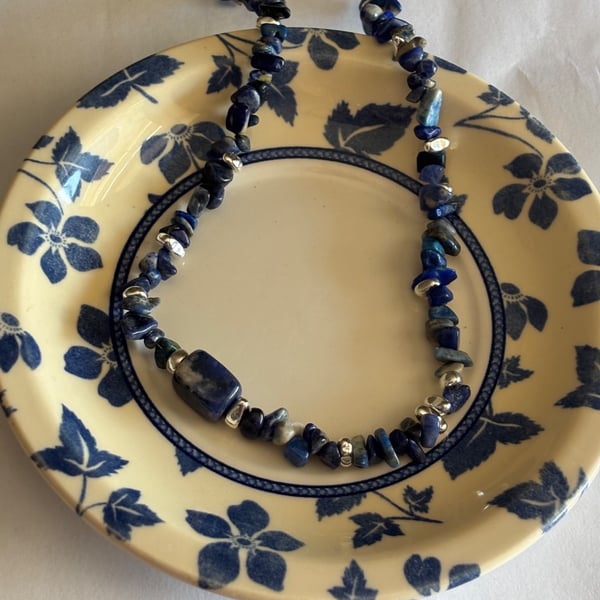 Asymmetrical sodalite and hematite chip necklace 