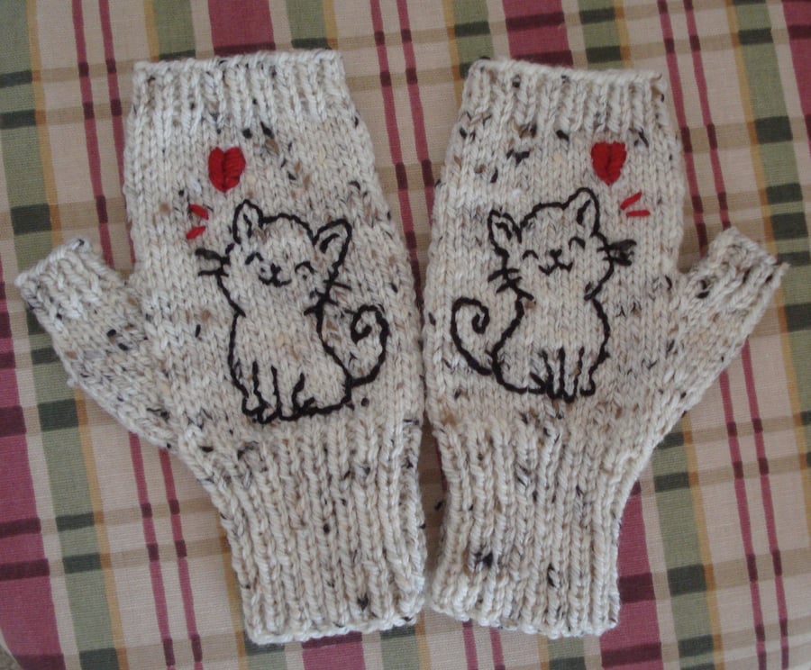 Hand Knitted Cream Tweed Gloves With Embroidered Cat And Red Heart (J195)