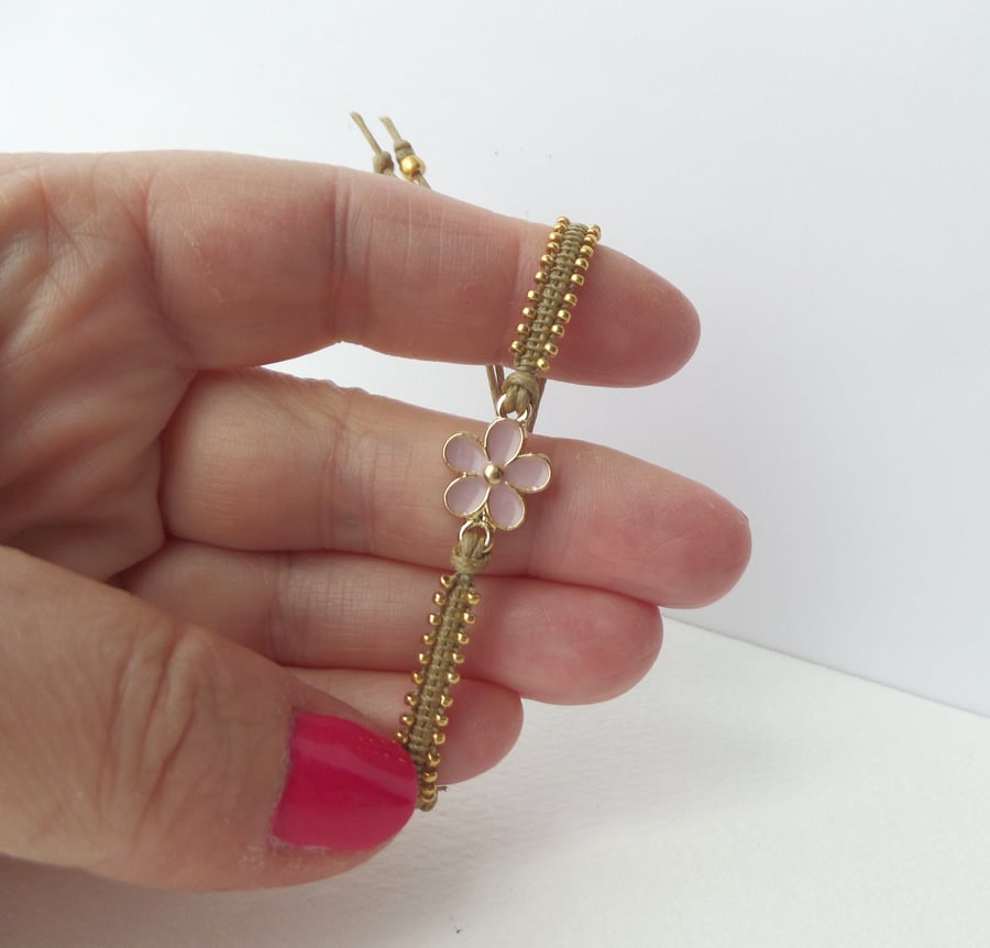 Gold Daisy Bracelet, beaded Macramé Beige Bracelet.