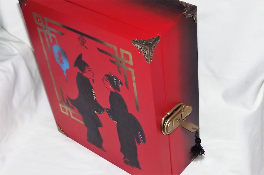 LARGE LOCKABLE Giesha Memory or Storage Box and matching Notebook. Made to Ord