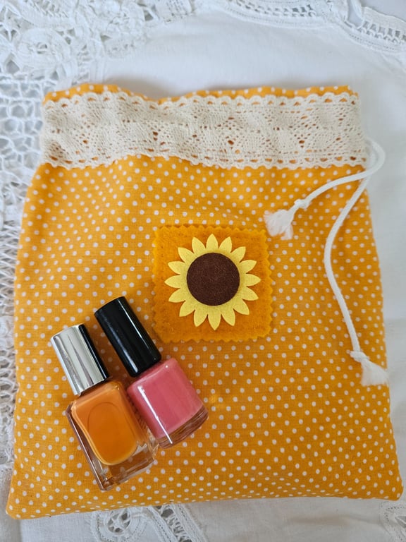 Pretty orange polka dot sun flower drawstring bag