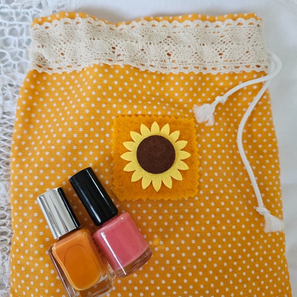 Pretty orange polka dot sun flower drawstring bag