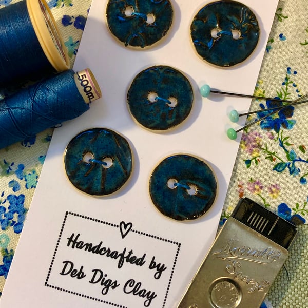 Set of 5 handcrafted, textured ceramic buttons in dark blue 