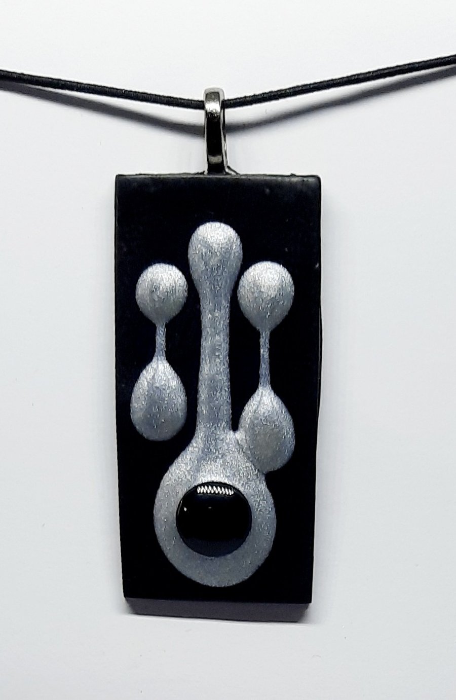 Modern cabochon pendant 