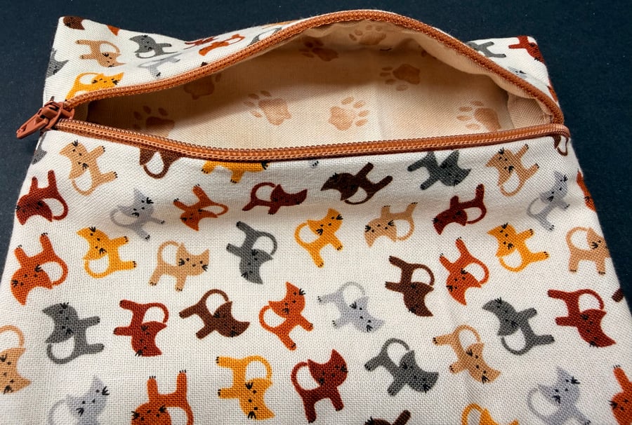 Small zipped purse - miniature cats on cream with paw print lining
