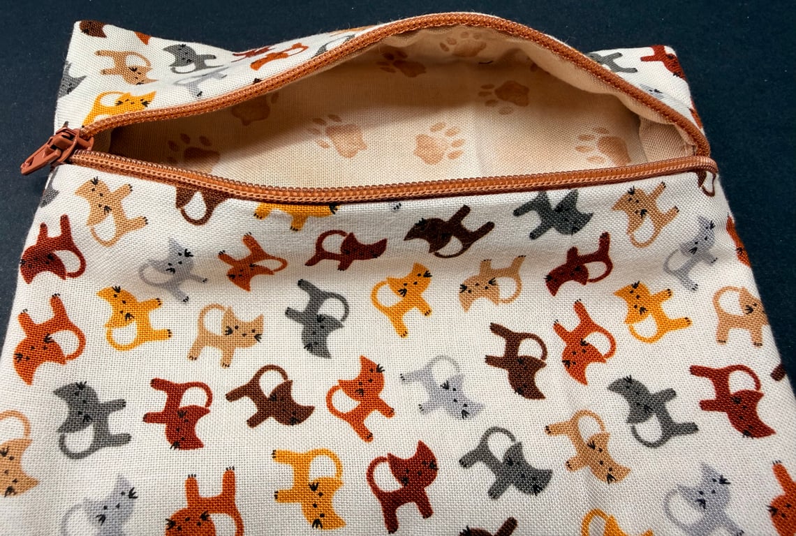 Small zipped purse - miniature cats on cream with paw print lining