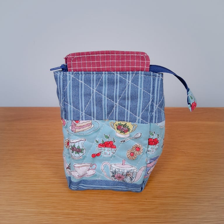Tea Time quilted zipped carton pouch