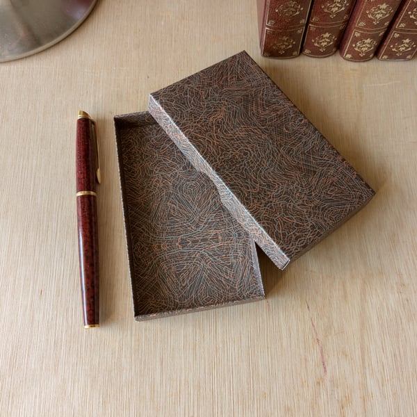 'Wired Allusion' - A handmade, ultra-thin, necklace gift box (Code: FBPAWA)