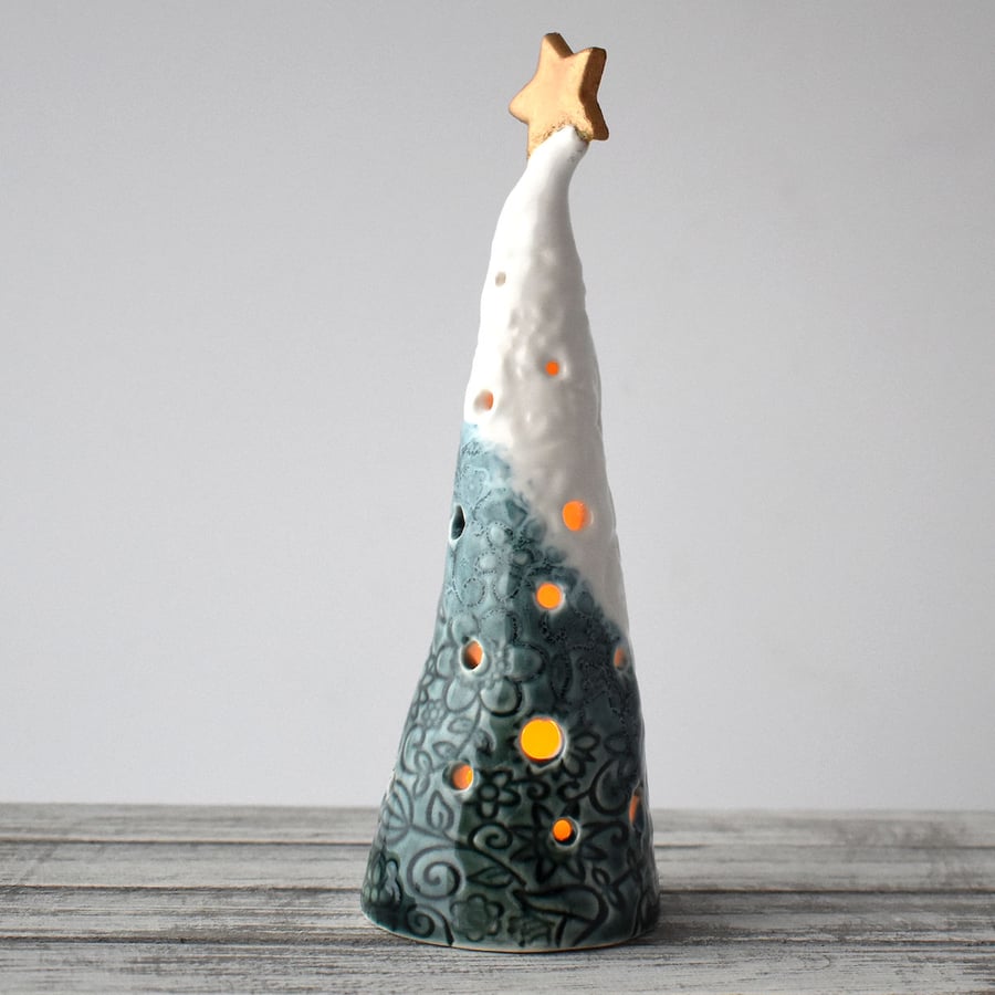 A298 Ceramic Christmas Tree Tea Light Holder (UK postage free)