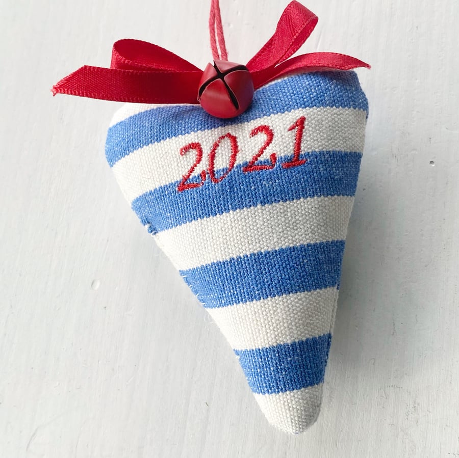 CHRISTMAS 2021 HEART DECORATION - blue and white stripes