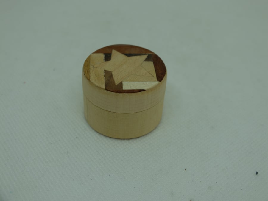 Tiny round wooden pot with star design in real wood veneers.