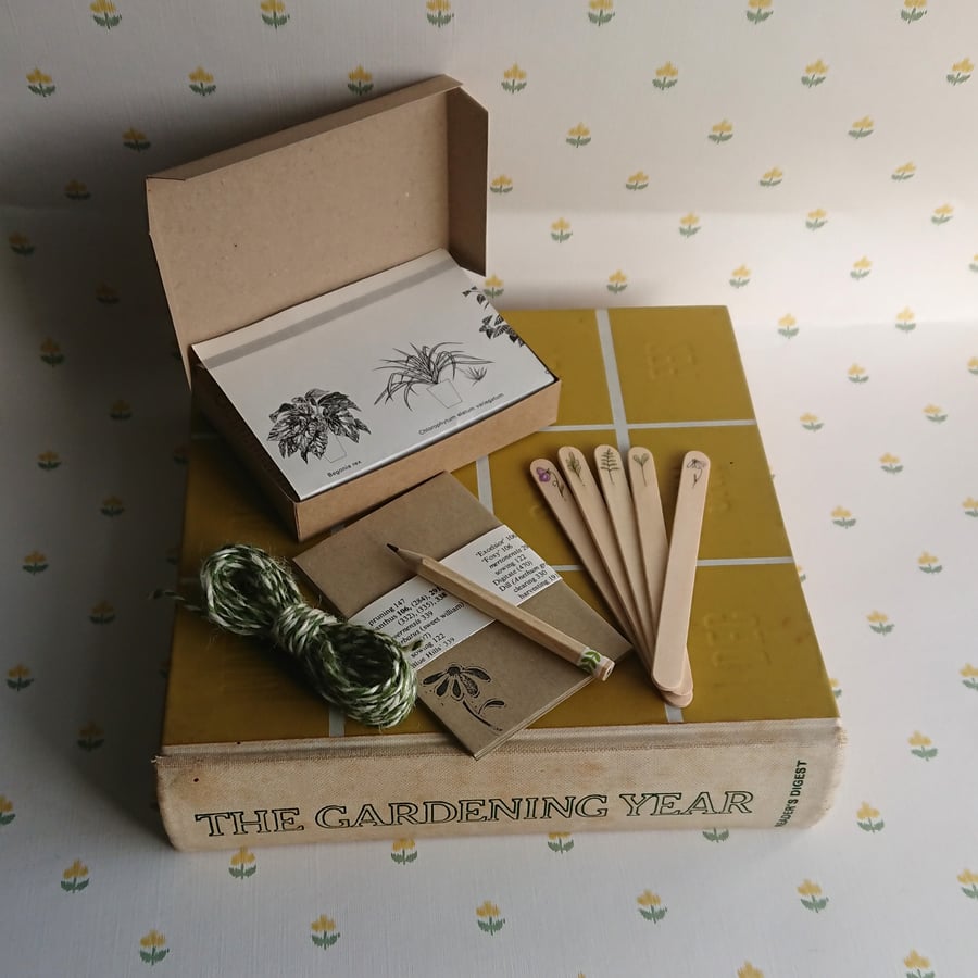 Garden gift set - seed envelopes, plant labels, twine & pencil - daisy design