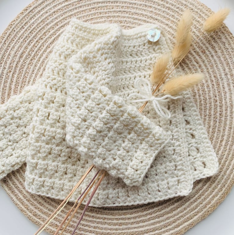 Bobtail Cardigan Merino Wool Acrylic Blend Off White