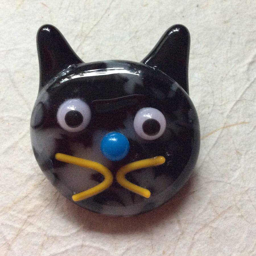 Fused glass cat brooch 5  (0526)