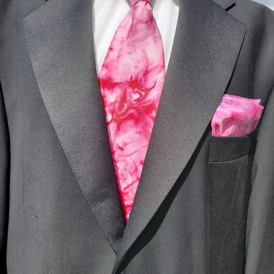 Pure Silk Tie and Hanky set in vibrant Pink
