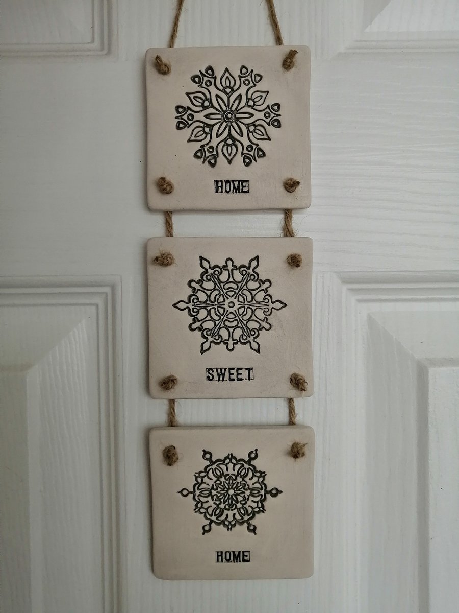 Rustic 'Home Sweet Home' ceramic hanging sign