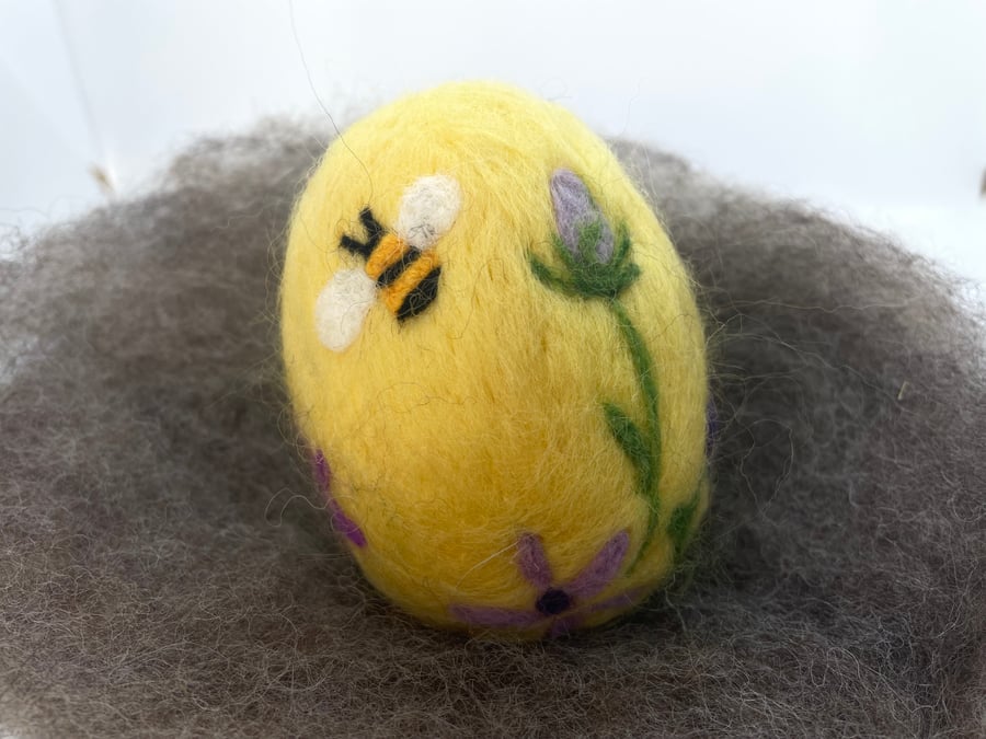 Felted Easter Egg, Needle Felt Easter Decoration, LAVENDER, BEE, BEES, Flowers