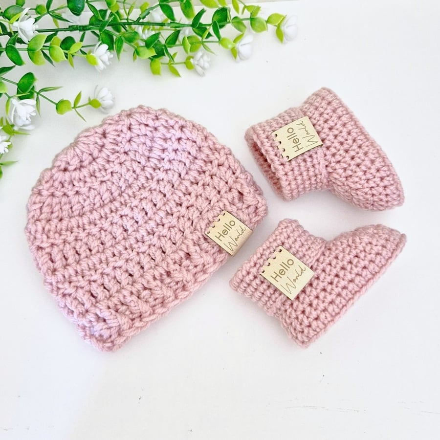 Newborn Hello World Hat and Booties Set – Wild Orchid New Baby Gift 