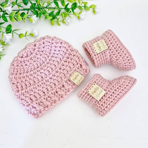 Newborn Hello World Hat and Booties Set – Wild Orchid New Baby Gift 