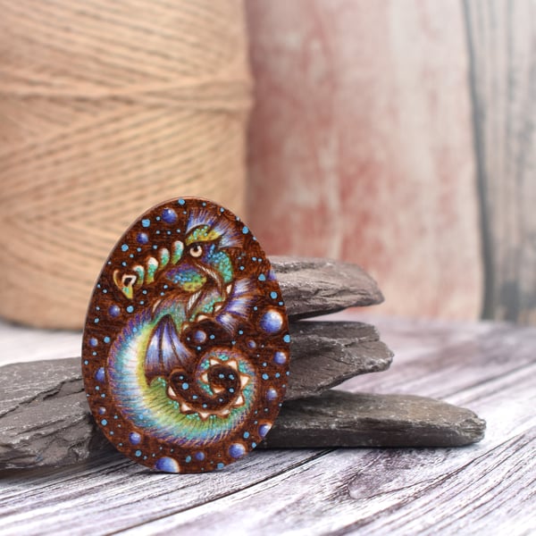 Bubbly seahorse pyrography brooch. Marine life badge pin.