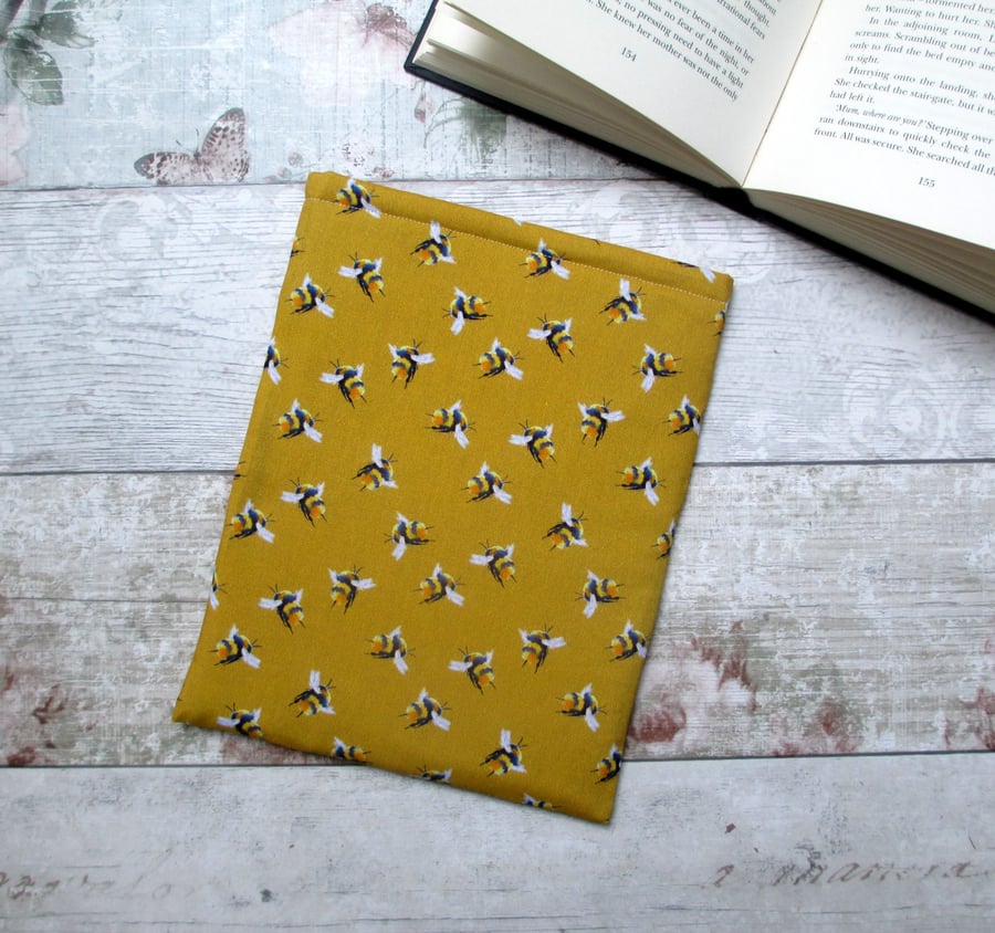 Bee book sleeve