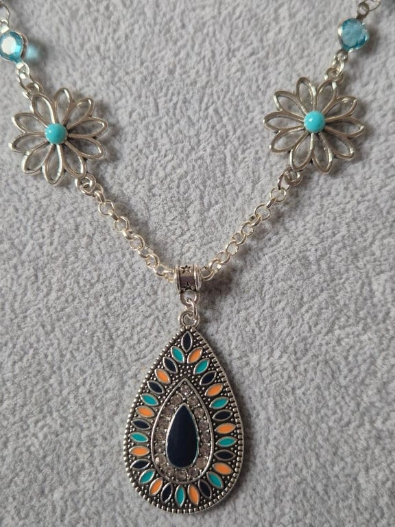 Handmade Fashion Necklace with Pendant