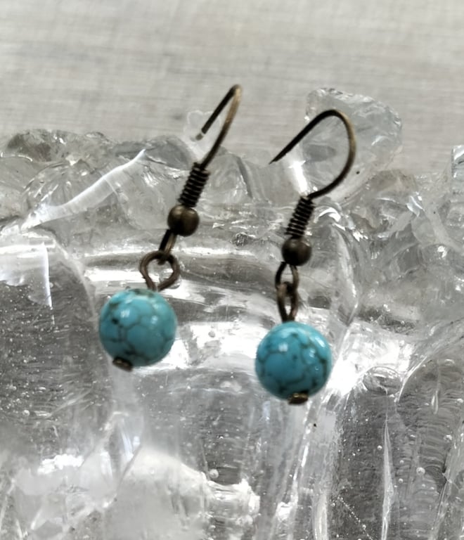 HE4 Small turquoise bead drops