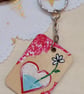 Wooden rectangular heart vase daisy flower Keyring  - Image 2