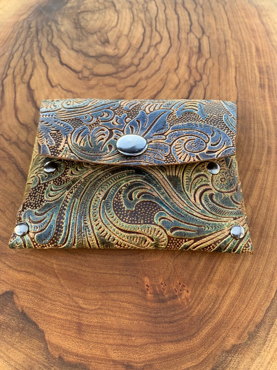 Leather purse in embossed paisley leather