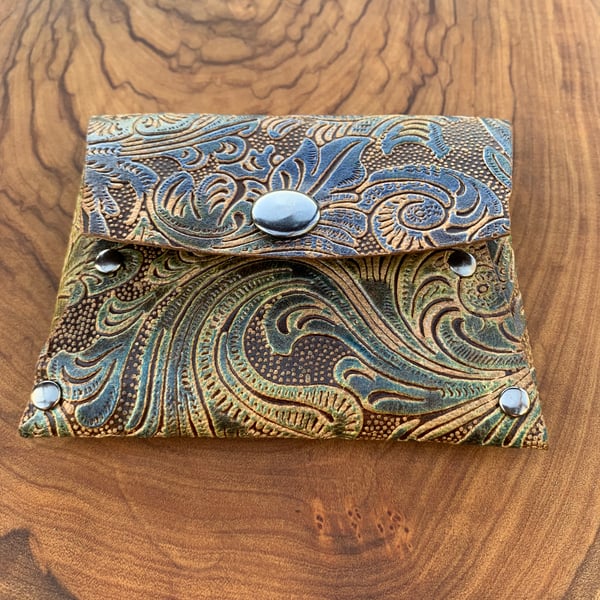 Leather purse in embossed paisley leather