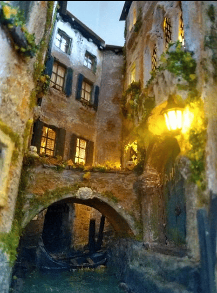 Book nook.Venice canal