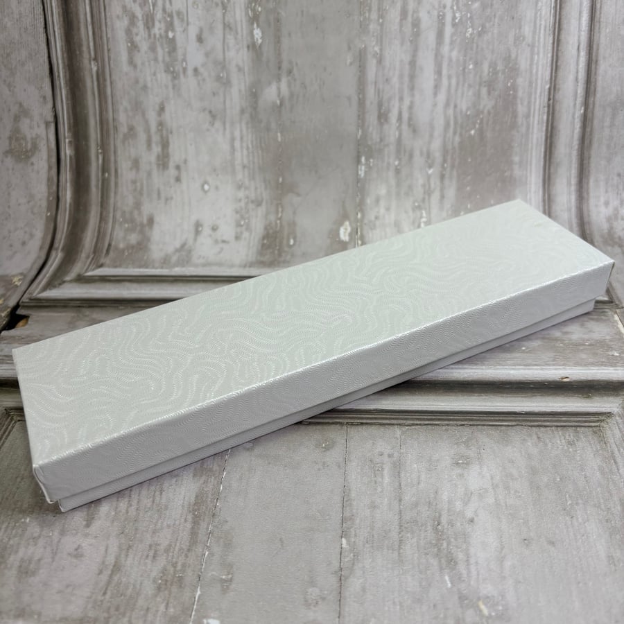 White bracelet boxes x 7