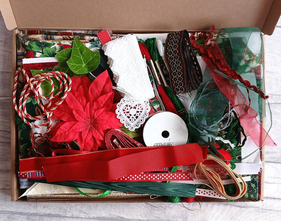 Slow Stitching Craft Pack - Christmas Pack A