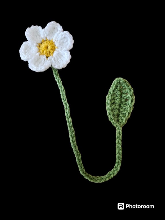 Crochet Daisy bookmark