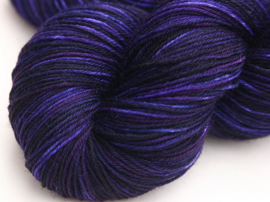 Moonshade - Superwash wool-nylon 4-ply yarn